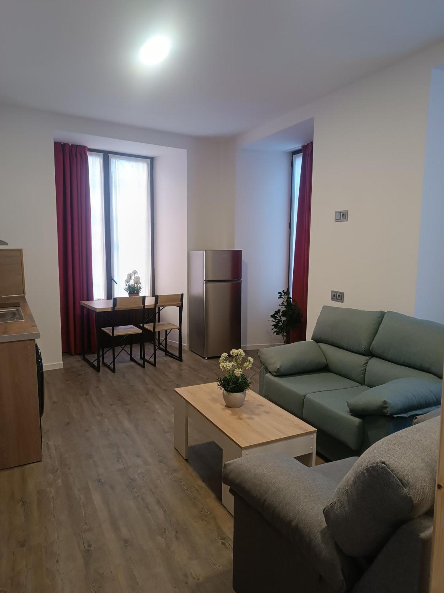 Apartamentosturisticos Avila Puerta Del Alcazar 0-1 Esterno foto